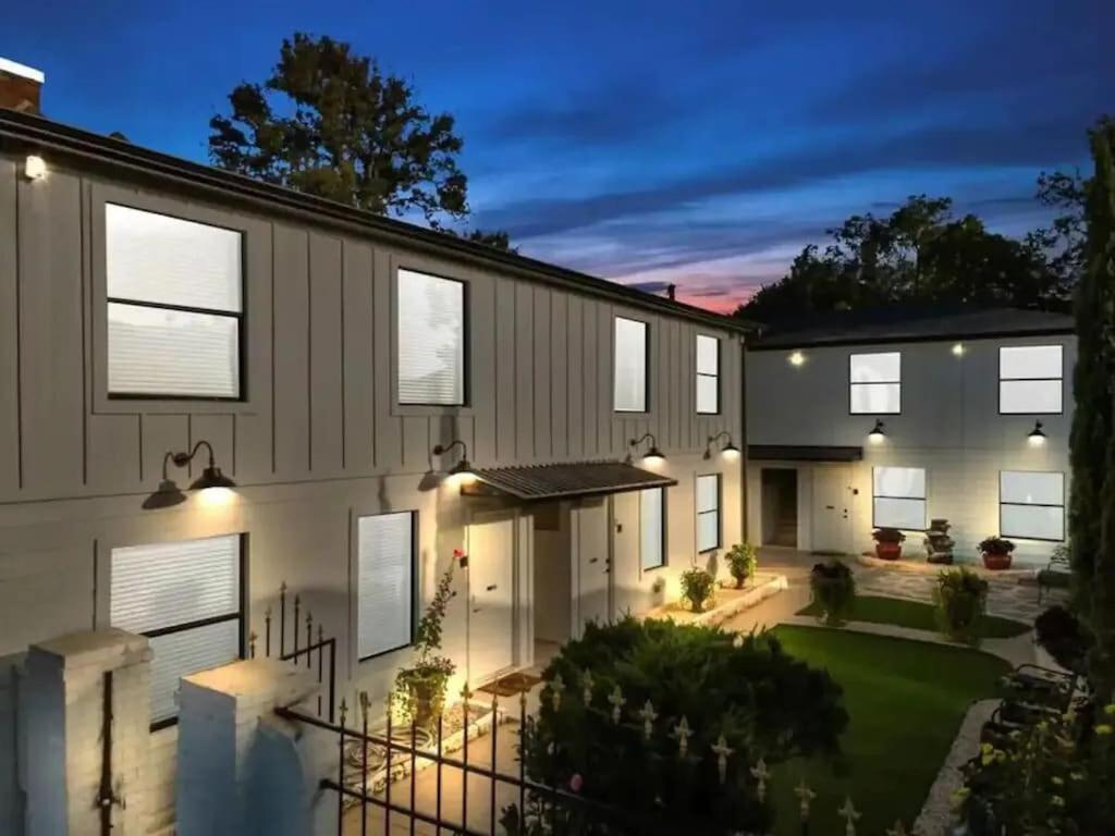 2bd Htx I Fast Wi-fi Free Parking Full Gym Apartment *