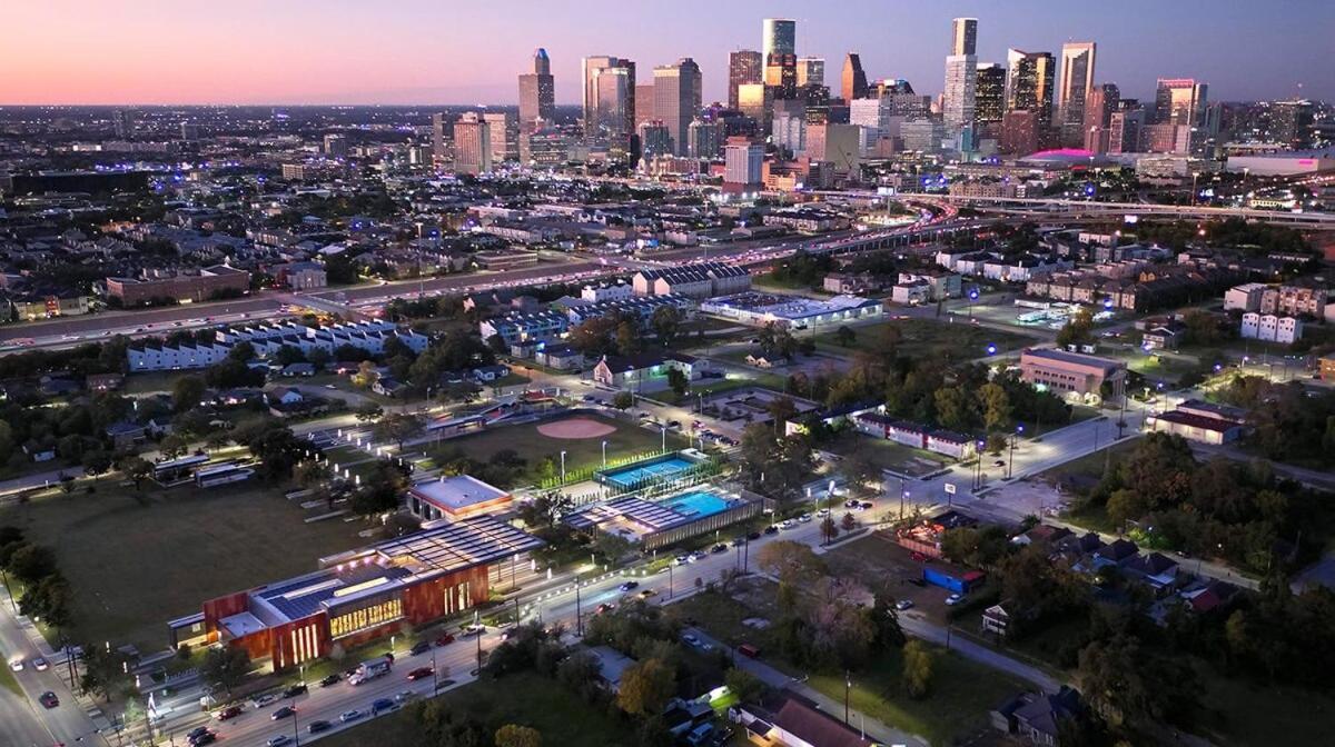 2bd Htx I Fast Wi-fi Free Parking Full Gym Apartment