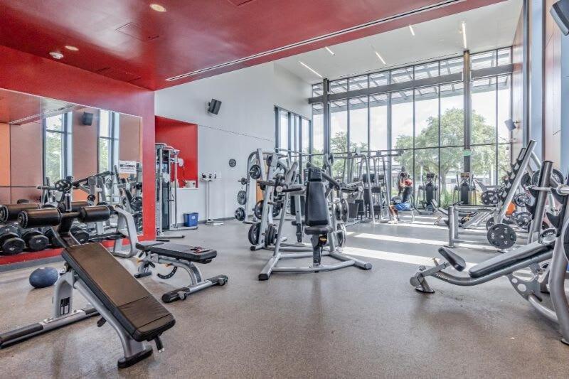 Apartment 2bd Htx I Fast Wi-fi Free Parking Full Gym *