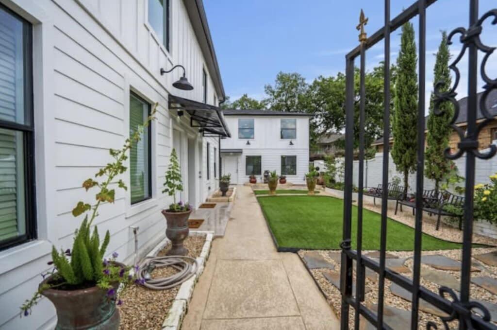 2bd Htx I Fast Wi-fi Free Parking Full Gym Apartment Houston
